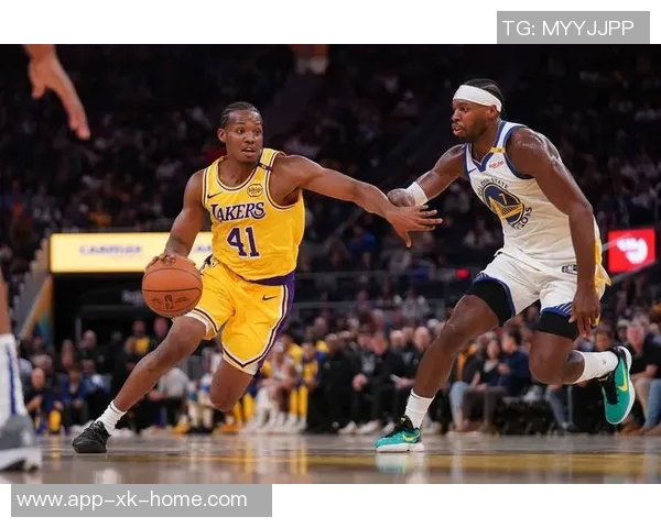 磨合成型的挡拆三叉戟助湖人内线攻防升级实现飞跃